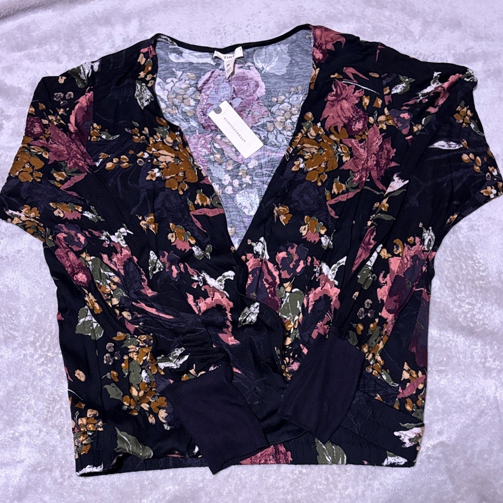 TINY By Anthropologie…Sz Medium.. Navy Floral Faux Wrap Top W Hook & Eye